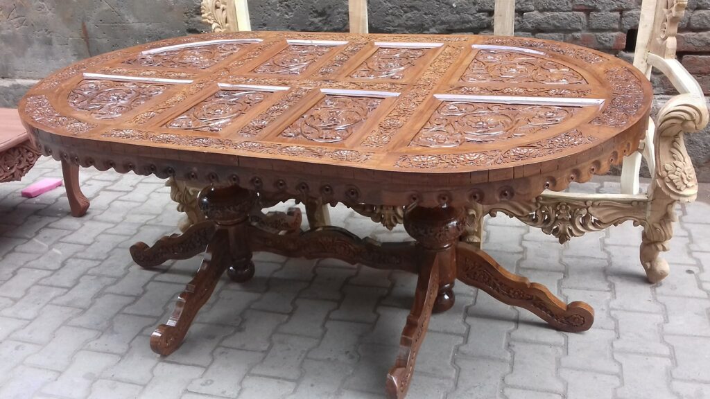 Economic Carving Dining Table Set